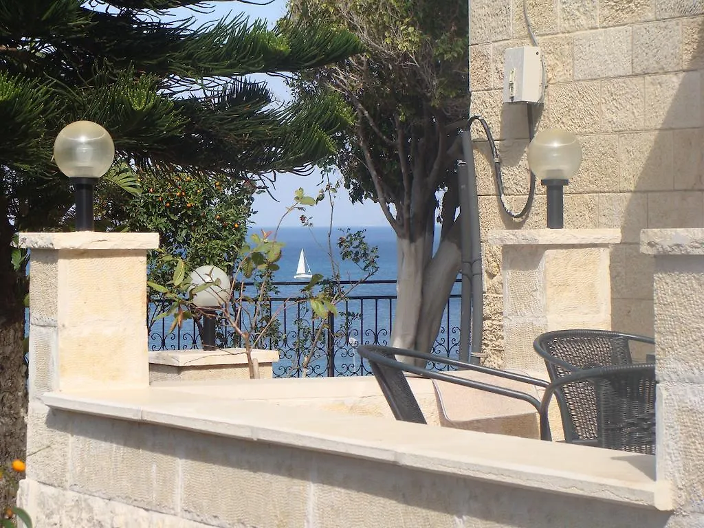 **  Tamer Guest House Haifa Israel